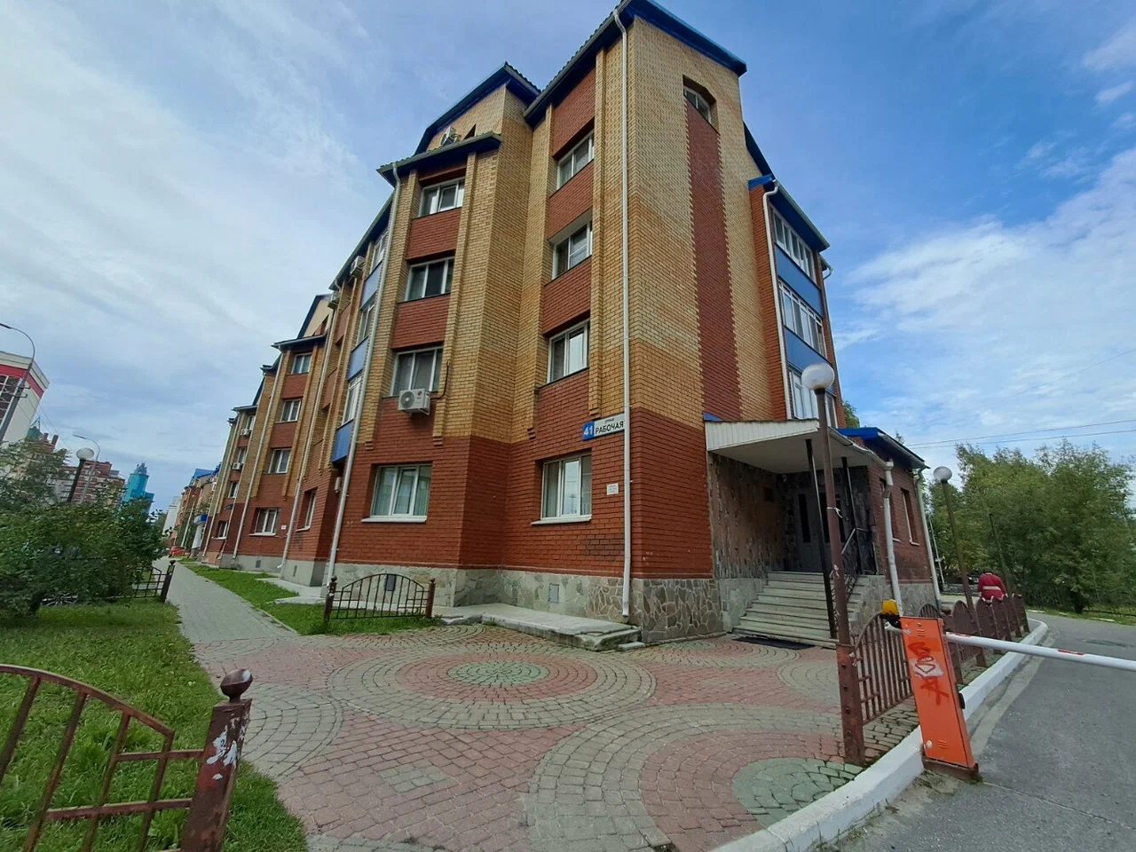 Здание по адресу Рабочая улица, 41 в Сургуте